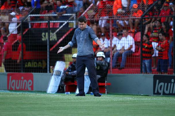 Dominando o jogo desde o início, o Leão não teve dificuldades para vencer o Figueirense por 4 a 1