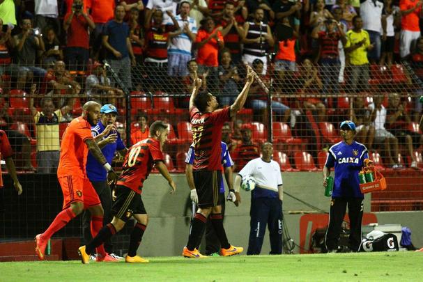 Dominando o jogo desde o início, o Leão não teve dificuldades para vencer o Figueirense por 4 a 1