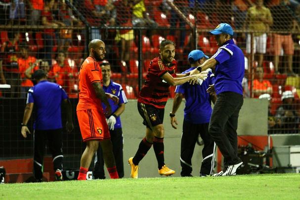 Dominando o jogo desde o início, o Leão não teve dificuldades para vencer o Figueirense por 4 a 1