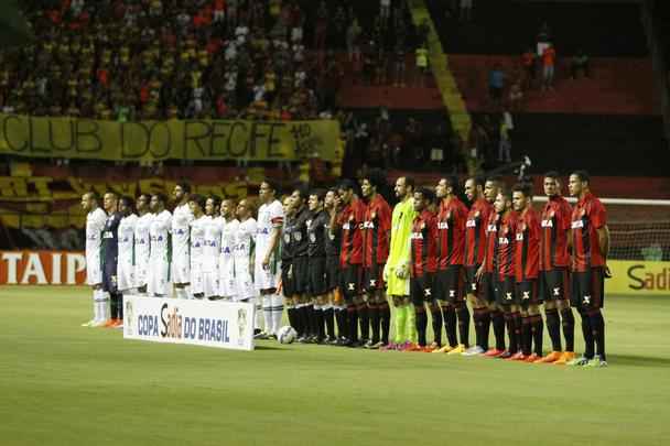 O Sport já enfrentou a Chapecoense com o novo padrão, em homenagem aos 110 anos do clube. Camisa tem listras verticais e usa o primeiro escudo da história, datado de 1905
