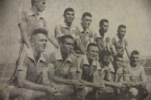 Segunda formação de treino da Seleção Cacareco em preparação para o Sul-Americano Extra (Copa América), em 1959, no Equador.