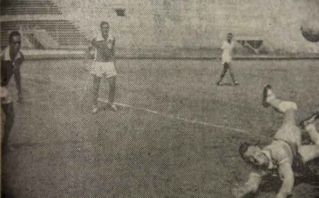 Seleção Cacareco treina antes da estreia no Sul-Americano Extra (Copa América) de 1959, no Equador.