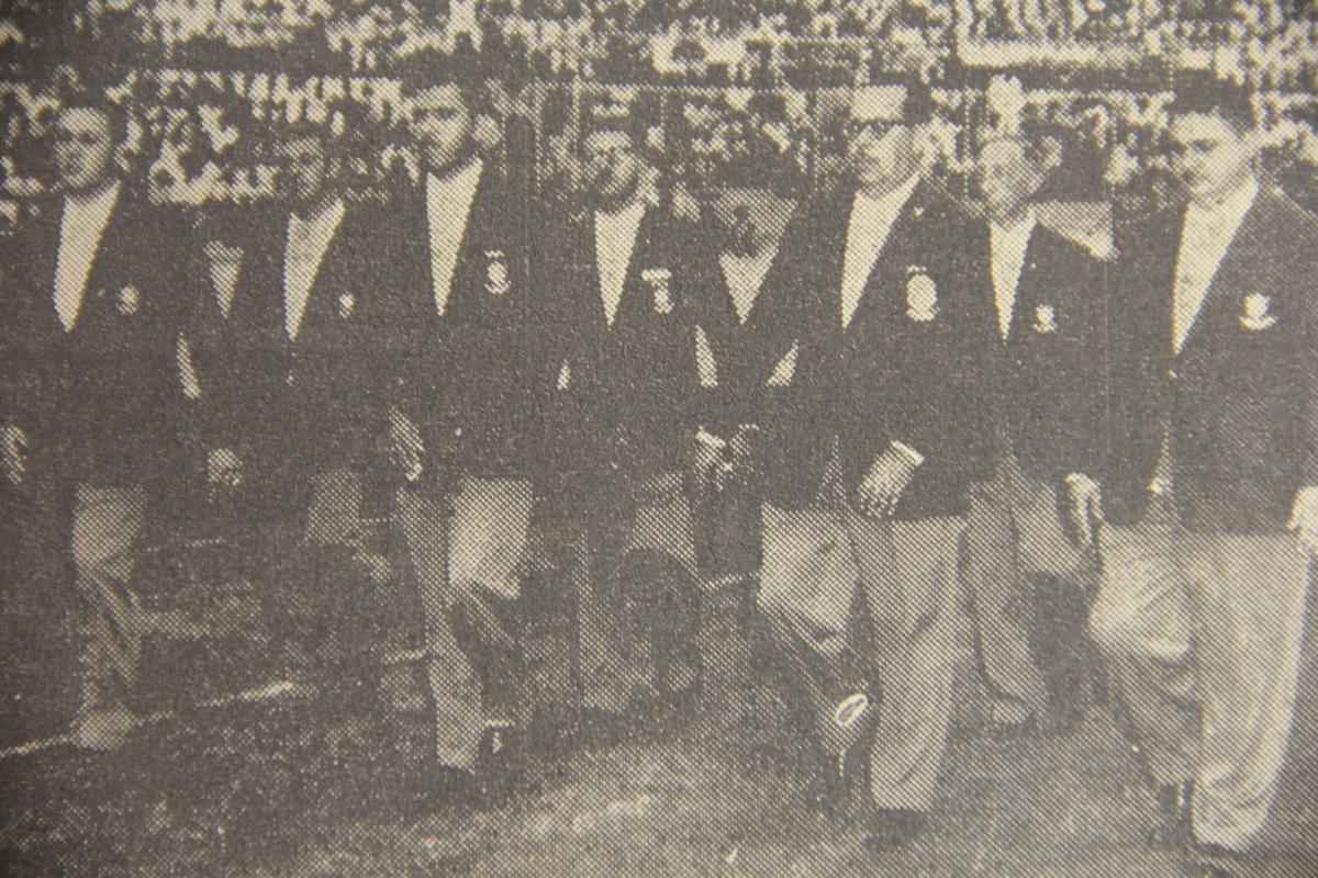 Desfile da Seleo Cacareco no Sul-Americano Extra (Copa Amrica) de 1959, no Equador. Na foto, o ento presidente da Liga, Rubem Moreira (terceiro da esquerda para direita).
