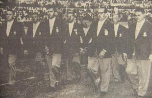 Desfile da Seleo Cacareco no Sul-Americano Extra (Copa Amrica) de 1959, no Equador. Na foto, o ento presidente da Liga, Rubem Moreira (terceiro da esquerda para direita).
