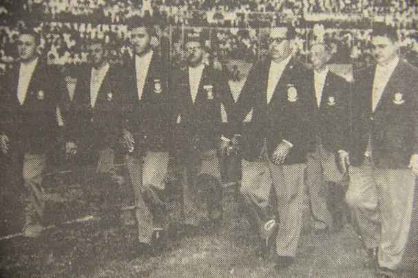 Desfile da Seleo Cacareco no Sul-Americano Extra (Copa Amrica) de 1959, no Equador. Na foto, o ento presidente da Liga, Rubem Moreira (terceiro da esquerda para direita).
