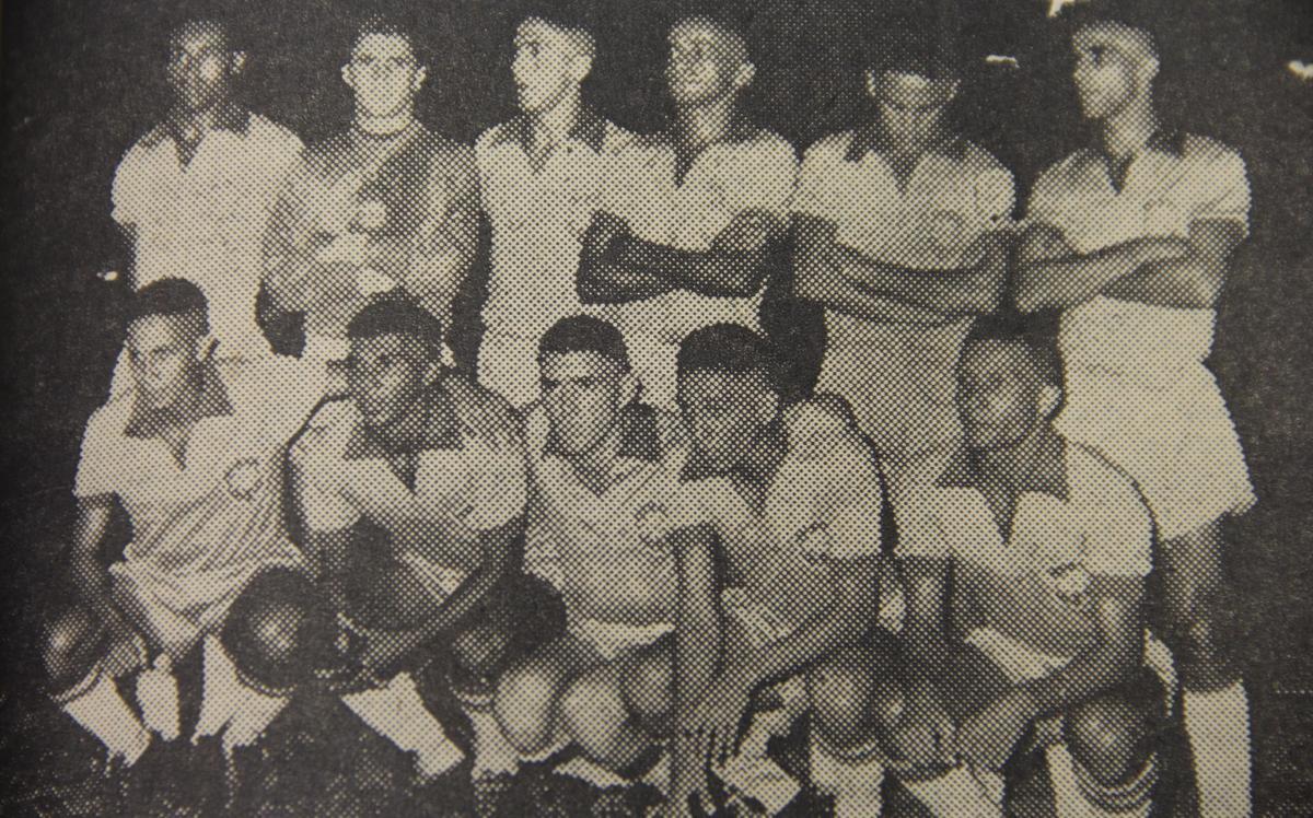 Formao da Seleo Cacareco que enfrentou o Uruguai no Sul-Americano Extra (Copa Amrica) de 1959, no Equador. Partida foi vlida pela segunda rodada e terminou com derrota para os brasileiros: 3 a 0.