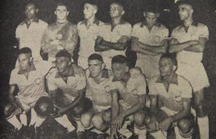 Formao da Seleo Cacareco que enfrentou o Uruguai no Sul-Americano Extra (Copa Amrica) de 1959, no Equador. Partida foi vlida pela segunda rodada e terminou com derrota para os brasileiros: 3 a 0.