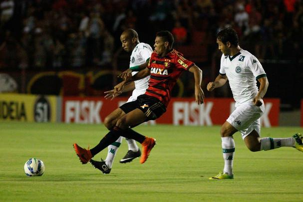 Após dar a assistência para o gol de Maikon Leite, na última quinta-feira, Joelinton está de saída do Sport. O jogador despertou o interesse de um grupo de empresários alemães que está perto de fechar um acordo com o Sport para levar o jogador para a Europa.