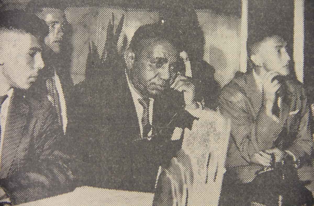 Aps a derrota para o Uruguai, o treinador Gentil Cardoso (E) decidiu mudar a escalao da Seleo Cacareco. Um dos acionados foi o ento volante Z Maria (D). Ele assumiu a vaga para o jogo contra o Equador.