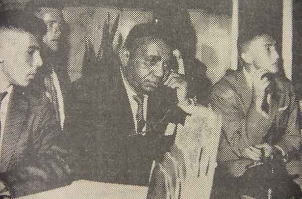 Após a derrota para o Uruguai, o treinador Gentil Cardoso (E) decidiu mudar a escalação da Seleção Cacareco. Um dos acionados foi o então volante Zé Maria (D). Ele assumiu a vaga para o jogo contra o Equador.