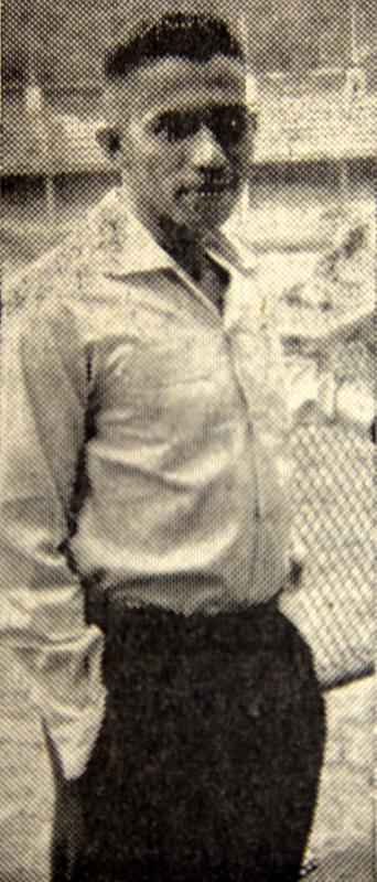 Ento atacante do Sport, Traaia posa para foto nas Laranjeiras ainda sem o padro da Seleo Brasileira.