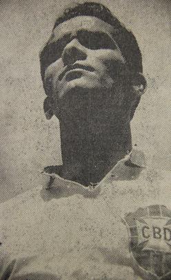 Givaldo, então lateral esquerdo do Náutico, com a camisa da Seleção Brasileira, em preparação para o Sul-Americano Extra de 1959 (Copa América).