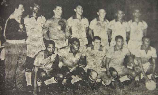 Formação da Seleção Cacareco (Brasil) que venceu o Equador no Sul-Americano Extra (Copa América) de 1959 por 3 a 1.
