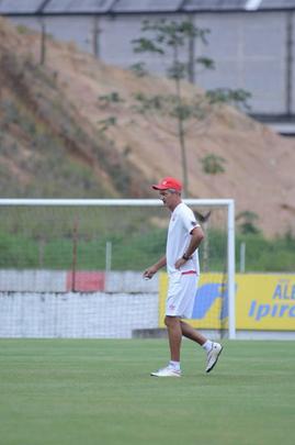 Aps negar proposta do Cear, Lisca segue no Nutico e monta o time de olho no jogo contra o Oeste, no prximo sbado, na Arena Pernambuco