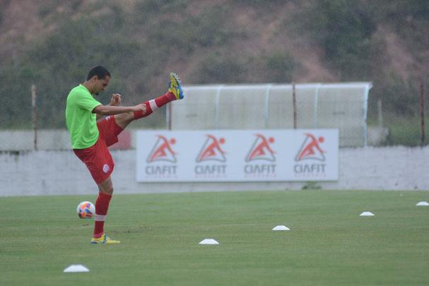 Aps negar proposta do Cear, Lisca segue no Nutico e monta o time de olho no jogo contra o Oeste, no prximo sbado, na Arena Pernambuco