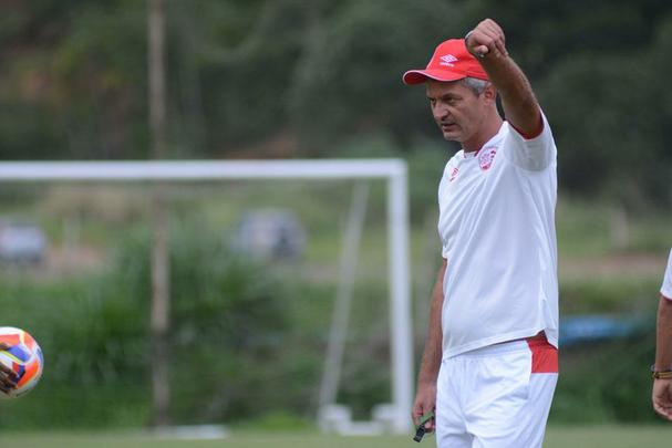 Aps negar proposta do Cear, Lisca segue no Nutico e monta o time de olho no jogo contra o Oeste, no prximo sbado, na Arena Pernambuco