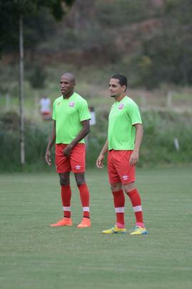 Aps negar proposta do Cear, Lisca segue no Nutico e monta o time de olho no jogo contra o Oeste, no prximo sbado, na Arena Pernambuco