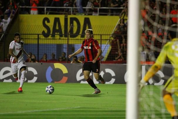 Não deu muito tempo para o Internacional mostrar a que veio. Com um primeiro tempo sufocante, o Sport logo abriu 3 a 0 no placar e somente administrou o resultado na 2ª etapa, diante de um rival que mal conseguiu se achar em campo
