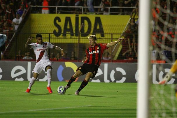 Não deu muito tempo para o Internacional mostrar a que veio. Com um primeiro tempo sufocante, o Sport logo abriu 3 a 0 no placar e somente administrou o resultado na 2ª etapa, diante de um rival que mal conseguiu se achar em campo
