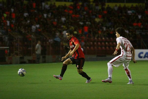 Não deu muito tempo para o Internacional mostrar a que veio. Com um primeiro tempo sufocante, o Sport logo abriu 3 a 0 no placar e somente administrou o resultado na 2ª etapa, diante de um rival que mal conseguiu se achar em campo