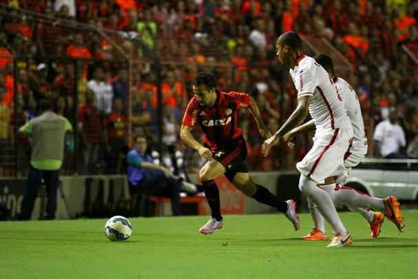 Não deu muito tempo para o Internacional mostrar a que veio. Com um primeiro tempo sufocante, o Sport logo abriu 3 a 0 no placar e somente administrou o resultado na 2ª etapa, diante de um rival que mal conseguiu se achar em campo