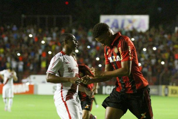 Não deu muito tempo para o Internacional mostrar a que veio. Com um primeiro tempo sufocante, o Sport logo abriu 3 a 0 no placar e somente administrou o resultado na 2ª etapa, diante de um rival que mal conseguiu se achar em campo
