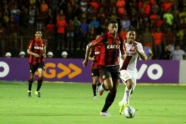 Não deu muito tempo para o Internacional mostrar a que veio. Com um primeiro tempo sufocante, o Sport logo abriu 3 a 0 no placar e somente administrou o resultado na 2ª etapa, diante de um rival que mal conseguiu se achar em campo