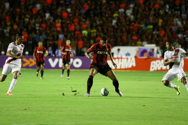 Não deu muito tempo para o Internacional mostrar a que veio. Com um primeiro tempo sufocante, o Sport logo abriu 3 a 0 no placar e somente administrou o resultado na 2ª etapa, diante de um rival que mal conseguiu se achar em campo