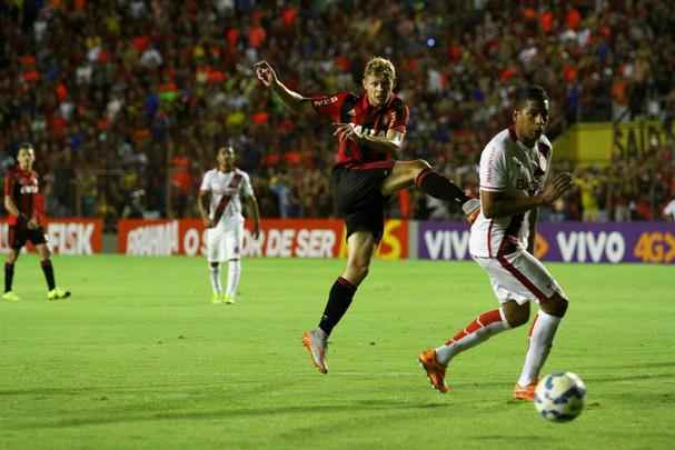 Não deu muito tempo para o Internacional mostrar a que veio. Com um primeiro tempo sufocante, o Sport logo abriu 3 a 0 no placar e somente administrou o resultado na 2ª etapa, diante de um rival que mal conseguiu se achar em campo