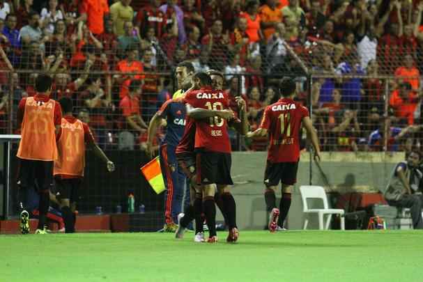 Não deu muito tempo para o Internacional mostrar a que veio. Com um primeiro tempo sufocante, o Sport logo abriu 3 a 0 no placar e somente administrou o resultado na 2ª etapa, diante de um rival que mal conseguiu se achar em campo