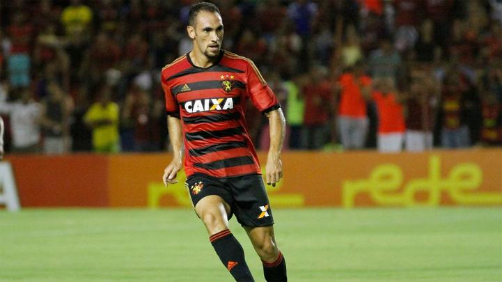 Rodrigo Mancha entraria para fazer a função de um terceiro volante no time. Teoricamente, a entrada deixaria o time mais defensivo, o que na prática pode se mostrar um equívoco. Com o meio de campo mais fechado, coibindo o setor mais forte do Galo, o Leão teria a possibilidade de soltar mais os laterais, tornando as alas a principal válvula da equipe.