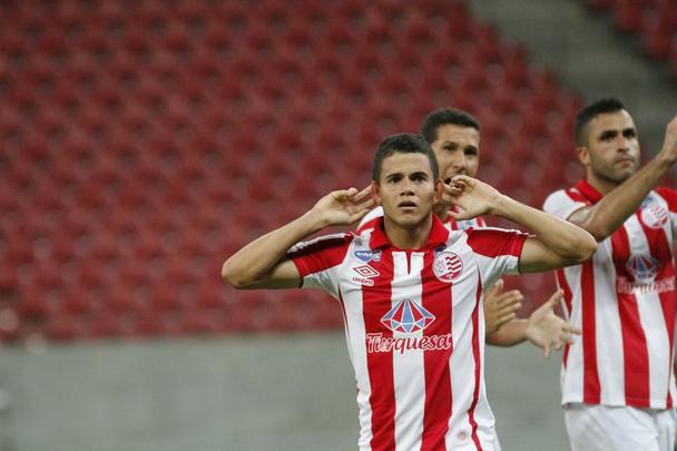 Em partida marcada por erros de arbitragem, o Nutico levou a melhor sobre seu rival. Aps um primeiro tempo sem gols, o Timbu no demorou a abrir o placar no incio da segunda etapa, em cobrana de falta de Guilherme. O Santa Cruz empatou com Anderson Aquino cobrando pnalti. Podia ter ido em busca da vitria quando Ronaldo Alves foi expulso, mas o Alvirrubro cresceu em campo com um a menos e buscou a vitria, que veio com gol de Gil Mineiro.