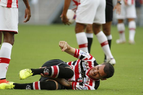 Em partida marcada por erros de arbitragem, o Nutico levou a melhor sobre seu rival. Aps um primeiro tempo sem gols, o Timbu no demorou a abrir o placar no incio da segunda etapa, em cobrana de falta de Guilherme. O Santa Cruz empatou com Anderson Aquino cobrando pnalti. Podia ter ido em busca da vitria quando Ronaldo Alves foi expulso, mas o Alvirrubro cresceu em campo com um a menos e buscou a vitria, que veio com gol de Gil Mineiro.