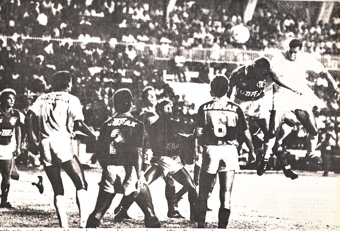 Nutico e Flamengo se enfrentaram pela Copa do Brasil em 1990. Em uma grande campanha, o Timbu foi  semifinal da competio. No entanto, acabou eliminado pelos cariocas aps dois jogos. No primeiro confronto, o Flamengo fez 3 a 0, praticamente definindo a disputa. Na volta, com o empate em 2 a 2, o Alvirrubro foi eliminado