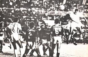 Nutico e Flamengo se enfrentaram pela Copa do Brasil em 1990. Em uma grande campanha, o Timbu foi  semifinal da competio. No entanto, acabou eliminado pelos cariocas aps dois jogos. No primeiro confronto, o Flamengo fez 3 a 0, praticamente definindo a disputa. Na volta, com o empate em 2 a 2, o Alvirrubro foi eliminado