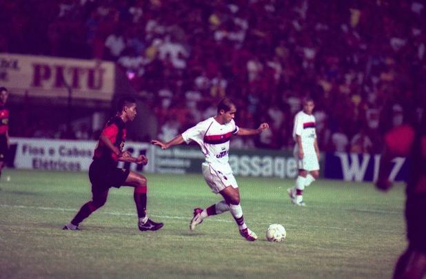 Em 2003, o Sport foi at as semifinais da Copa do Brasil. Abriu a disputa em casa, na Ilha do Retiro, mas sofreu um duro golpe. Perdeu por 1 a 0 e teve que buscar o resultado no Rio de Janeiro. Na partida de volta, porm, o Flamengo segurou o empate em 0 a 0 e foi  final da competio