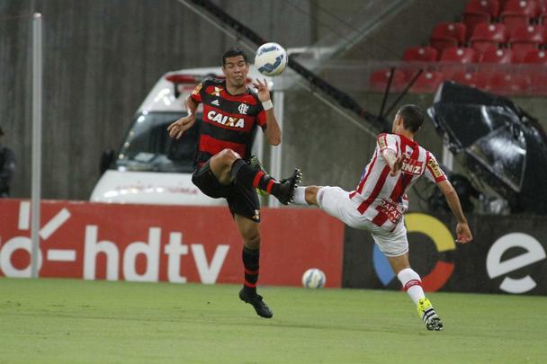 A torcida compareceu. Fez mosaico. E o Nutico at criou oportunidades. Mas no conseguiu aproveit-las. Pagou caro: com gols de Jorge e Guerrero, o Flamengo venceu o Timbu e deu fim  trajetria alvirrubra na Copa do Brasil