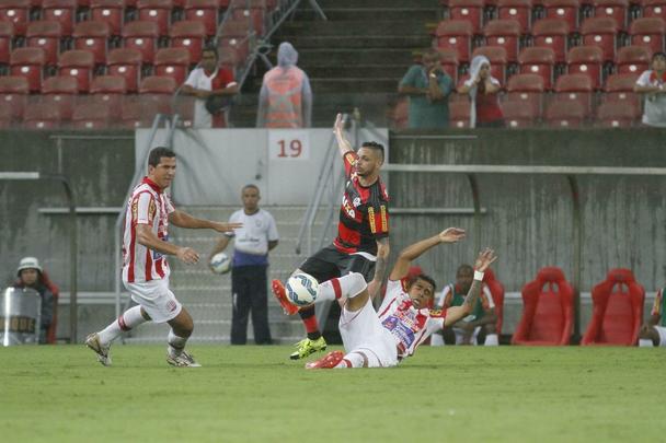 A torcida compareceu. Fez mosaico. E o Nutico at criou oportunidades. Mas no conseguiu aproveit-las. Pagou caro: com gols de Jorge e Guerrero, o Flamengo venceu o Timbu e deu fim  trajetria alvirrubra na Copa do Brasil