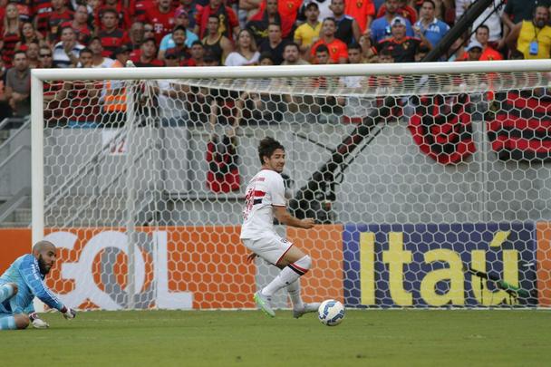 A Arena Pernambuco ficou lotada por 41.994 mil torcedores - novo público recorde do estádio