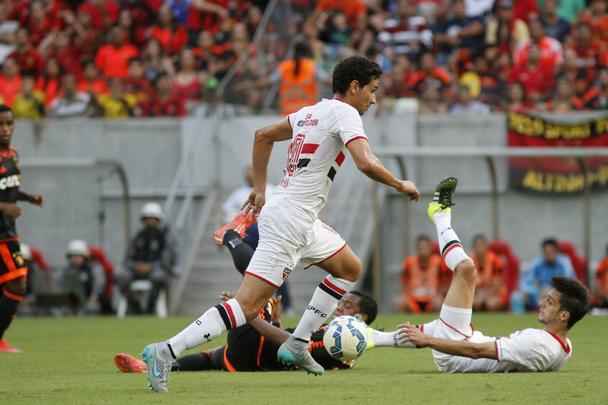 A Arena Pernambuco ficou lotada por 41.994 mil torcedores - novo público recorde do estádio