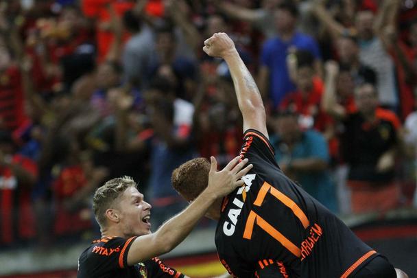 Estreante da noite, Ferrugem foi acionado aps o intervalo para a vaga de Elber. Fazendo uma funo ttica importante para a equipe, o jogador foi coroado no final da partida com um gol logo na estreia com a camisa do Sport