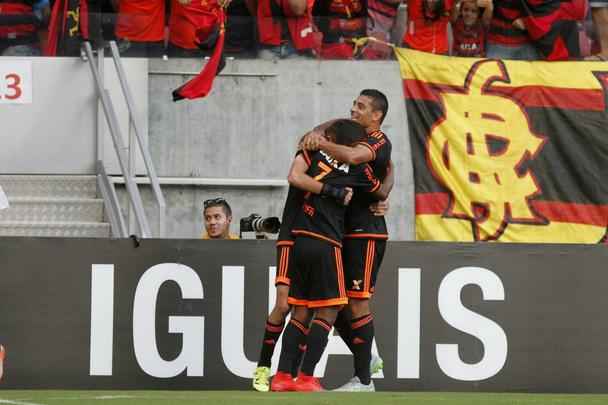 Elber desfalcou o Sport por um ms e meio por conta de uma leso no joelho. Logo no retorno ao time, marcou o gol que abriu a vitria sobre o So Paulo na Arena Pernambuco