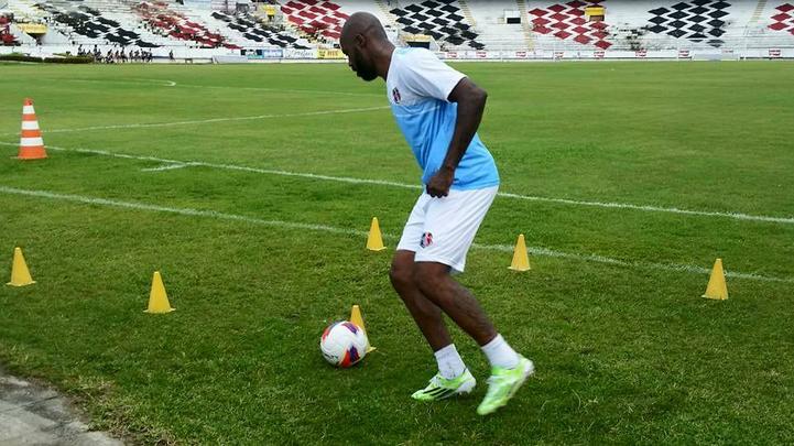 Com documentao em trmite na CBF, o novo centroavante aguarda regularizao para poder atuar