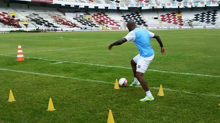 Com documentao em trmite na CBF, o novo centroavante aguarda regularizao para poder atuar