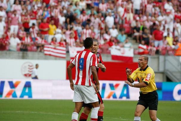 Foi um jogo de muita emoção na Arena Pernambuco. O Náutico saiu atrás no placar, graças a um gol de um ex-jogador doclube: Rhayner. Mas com muita raça, correu atrás e conseguiu reverter, com gols de Douglas e Rafael Pereira, estreante da tarde