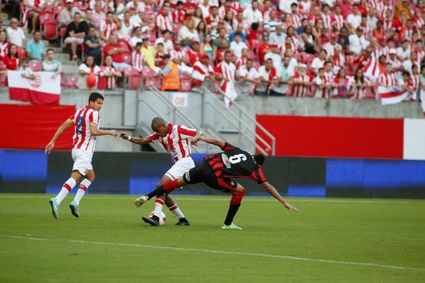 Foi um jogo de muita emoção na Arena Pernambuco. O Náutico saiu atrás no placar, graças a um gol de um ex-jogador doclube: Rhayner. Mas com muita raça, correu atrás e conseguiu reverter, com gols de Douglas e Rafael Pereira, estreante da tarde