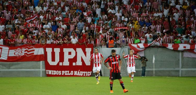 Foi um jogo de muita emoção na Arena Pernambuco. O Náutico saiu atrás no placar, graças a um gol de um ex-jogador doclube: Rhayner. Mas com muita raça, correu atrás e conseguiu reverter, com gols de Douglas e Rafael Pereira, estreante da tarde