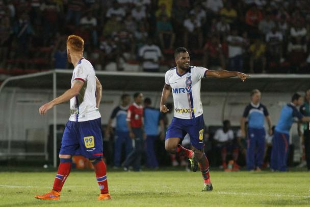 Estreando o terceiro uniforme, os jogadores do Santa Cruz souberam aproveitar as chances que criaram