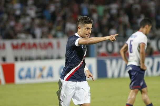 Estreando o terceiro uniforme, os jogadores do Santa Cruz souberam aproveitar as chances que criaram