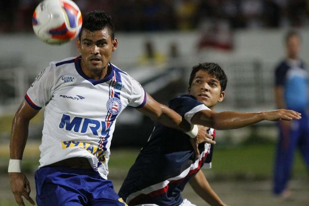 Estreando o terceiro uniforme, os jogadores do Santa Cruz souberam aproveitar as chances que criaram